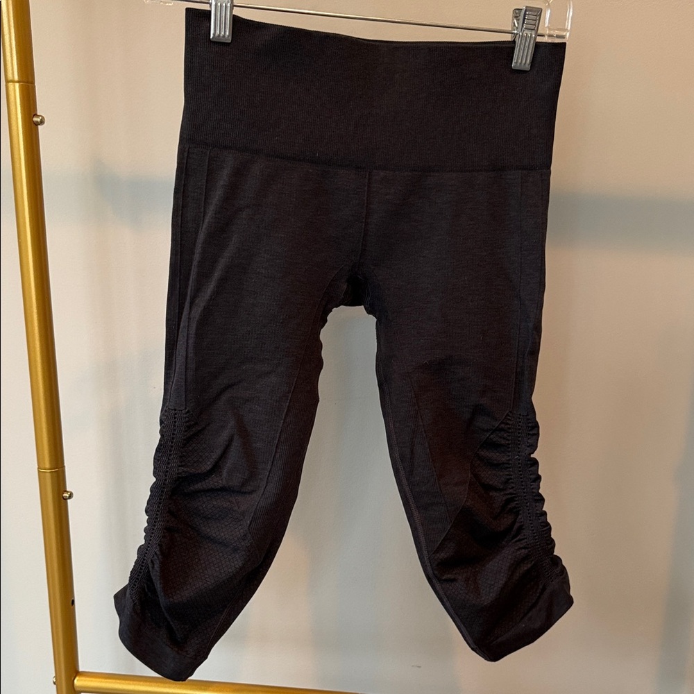 LULULEMON Ebb to Street crop 21” dark gray